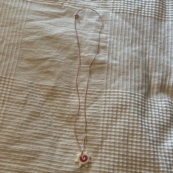 Shell Necklace - Picture 2 of 3